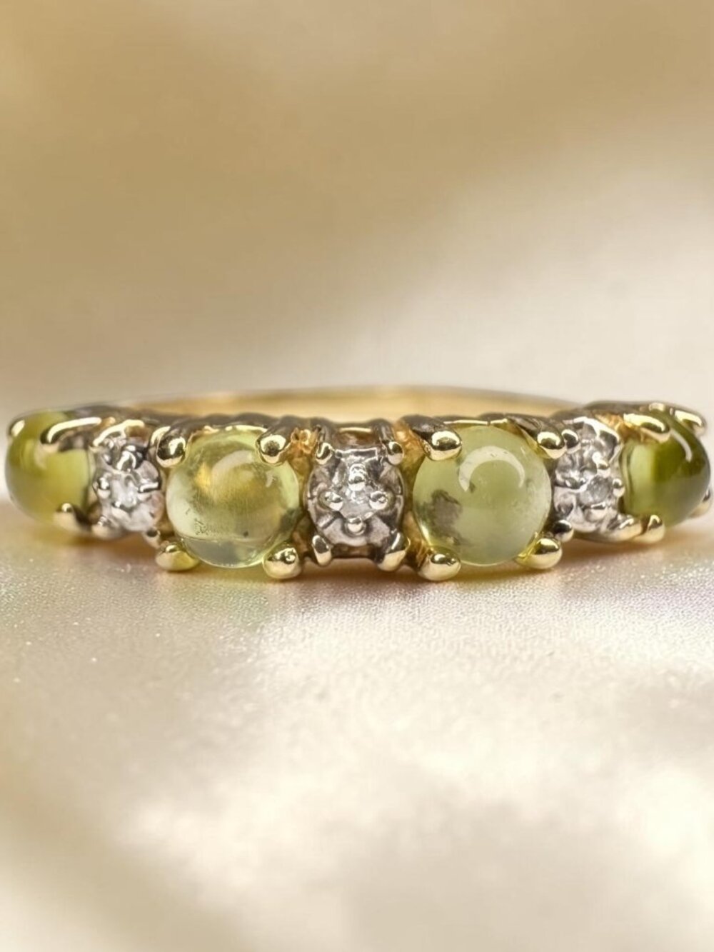 10K Gold Natural Peridot & Diamond Ring Vintage -Size 4.25 Cabochon Cut -1.2g